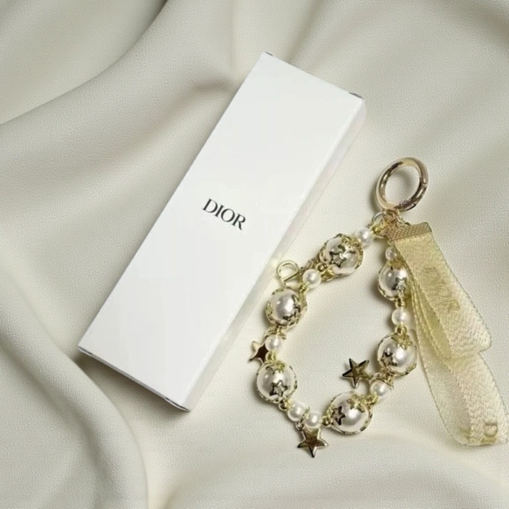 Gold and White Star keychain - Picture 4 of 4